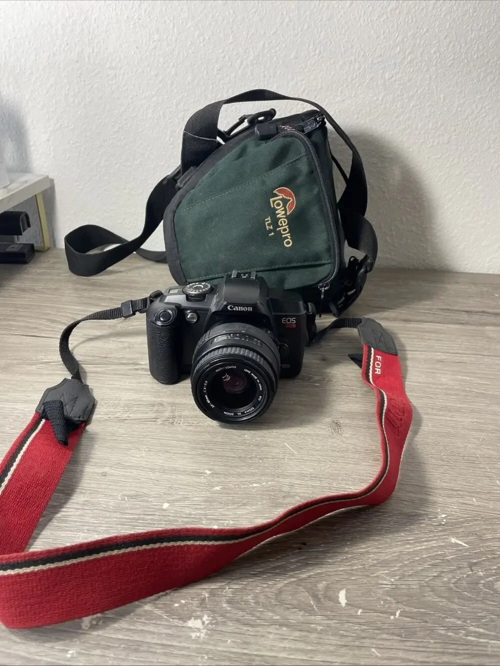 Canon EOS 888 35mm SLR Film Camera Kit w/ Sigma 35-80mm Lens & Lowepro Bag